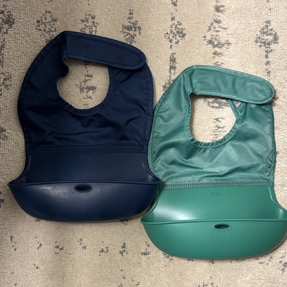 Oxo Other - Oxo Silicone Pocket Bibs Roll up - Navy & Teal Green (2 Pack)